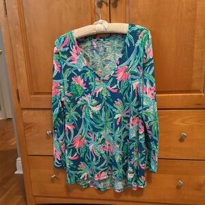 Lilly Pulitzer long sleeve v-neck top, size XL